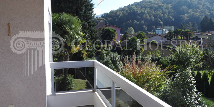 CASLANO: Ampel, quiet and comfortable apartment with two terraces
