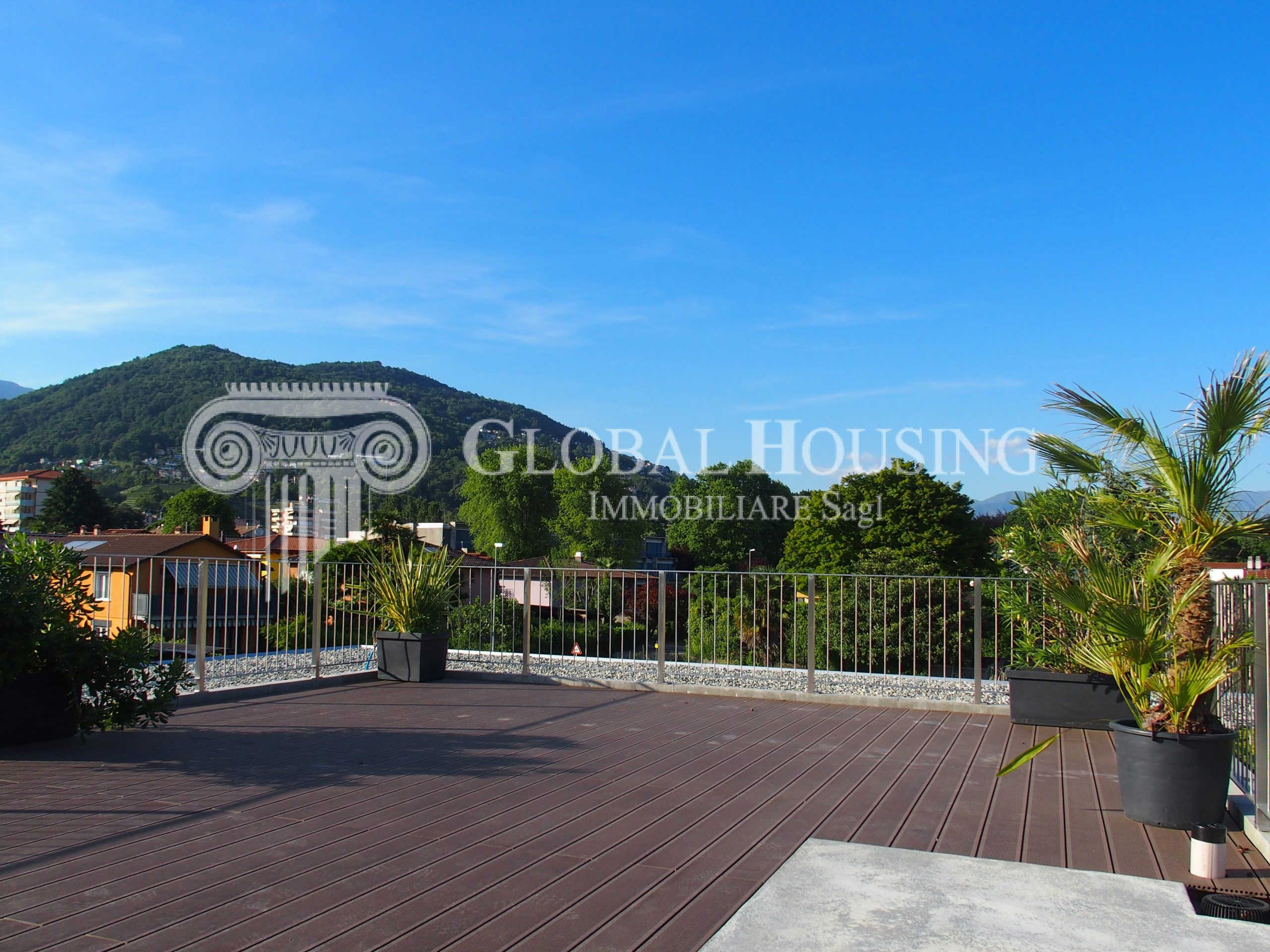 CASLANO: Exclusive 4-room attic apartment with roof garden