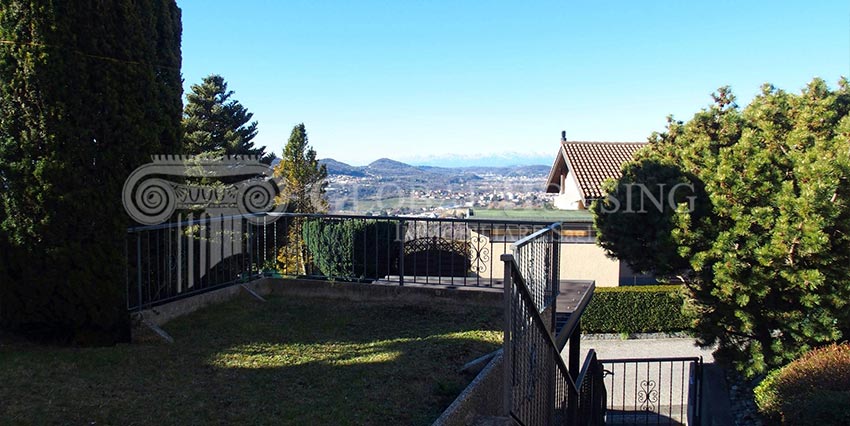 Casa con vista panoramica in vendita a morbio superiore
