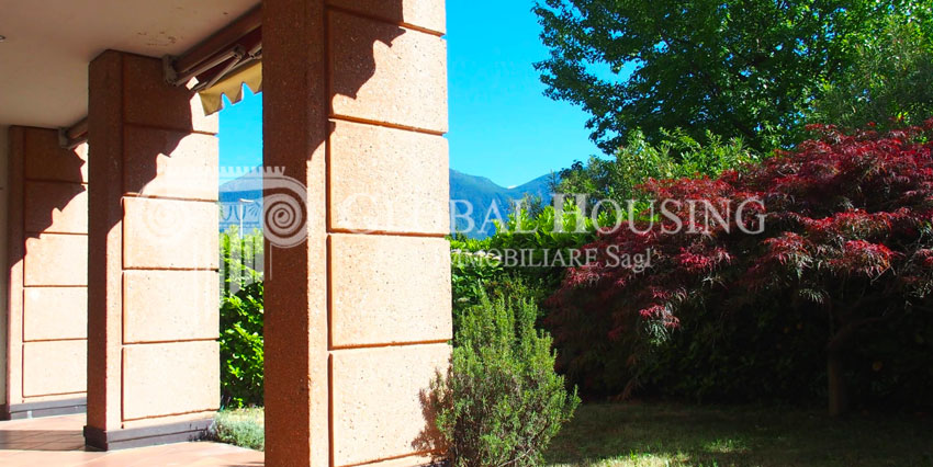 LOCARNO: LARGE AND ROMANTIC 2½-ROOM APARTMENT WITH GARDEN