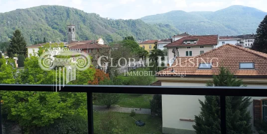 CASLANO: Comodo e accogliente attico 3½ locali
